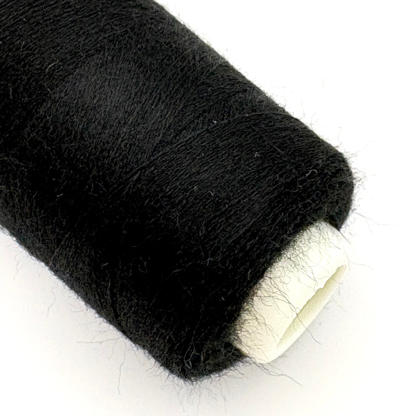 フィールソフト(ふっくら刺繍に仕上がるアクリルウールミシン刺繍糸)白・黒