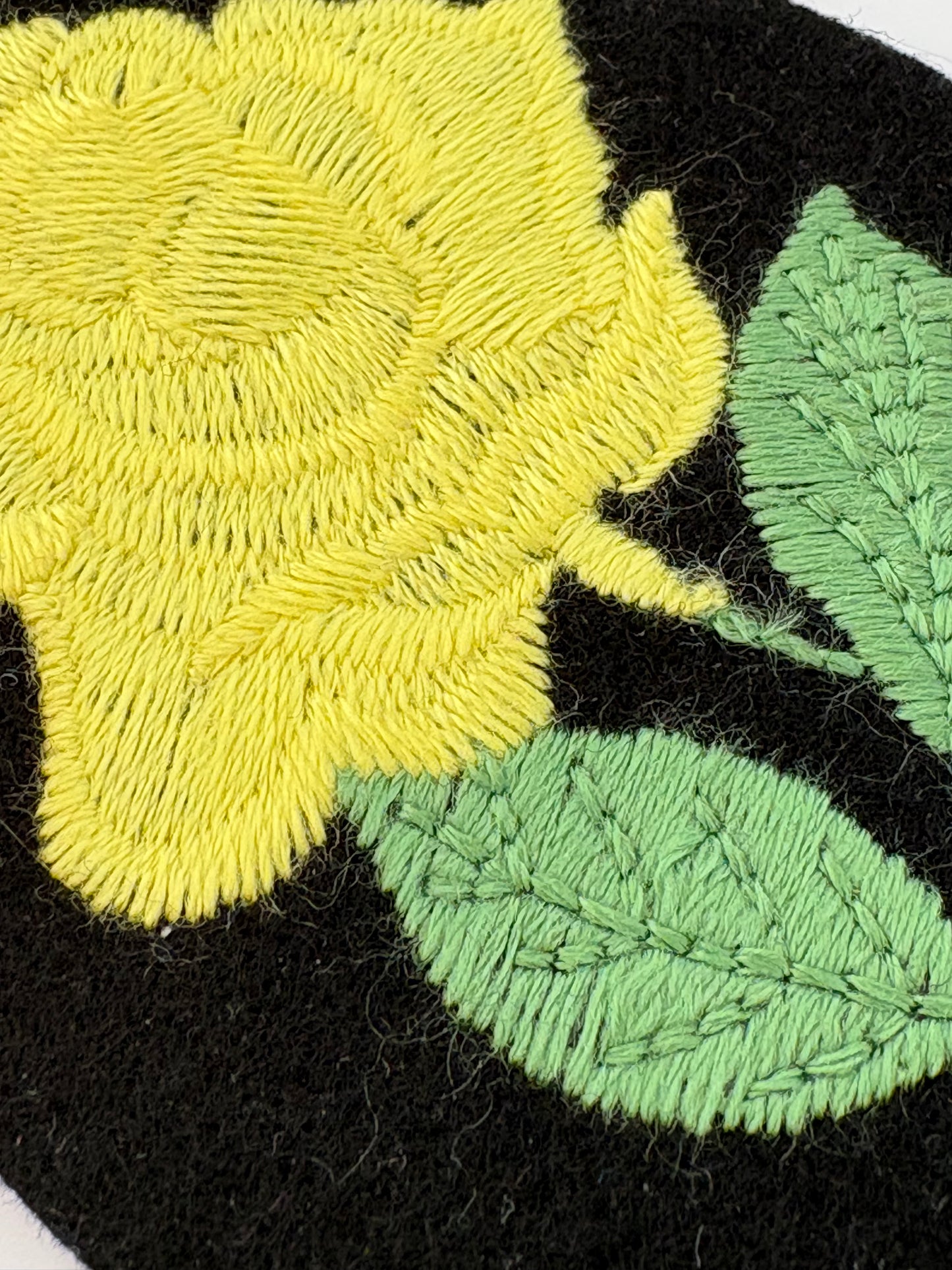 ソフエル　工業用アクリルミシン刺繍糸　1500m【色番が選べます】