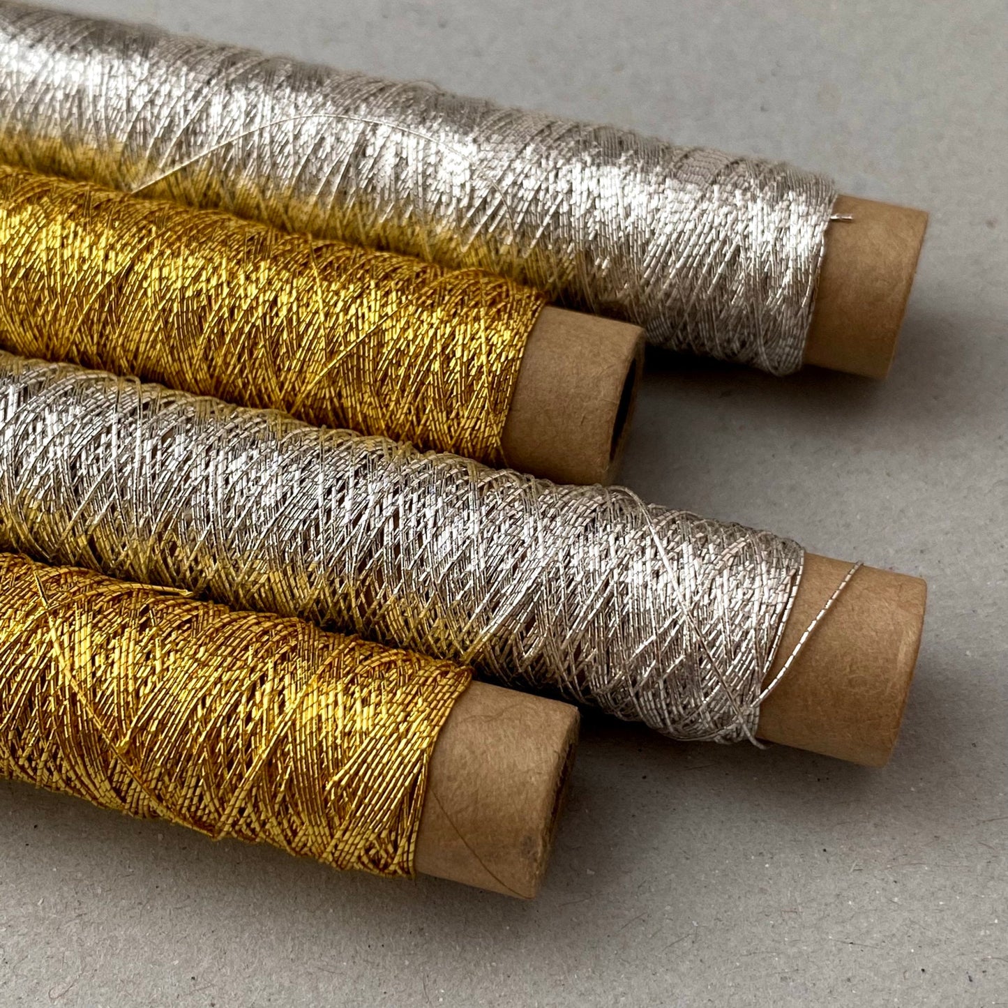 金糸の縫糸30番手　50ｍ